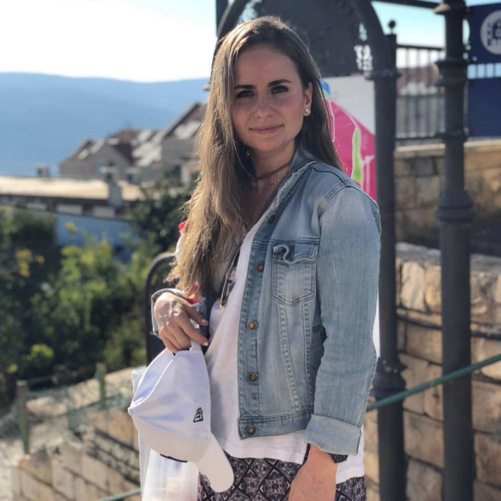 Meet your Posher, Shaina